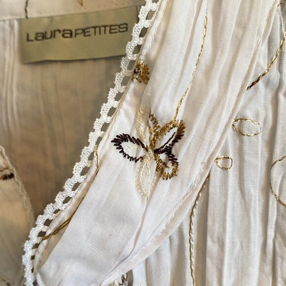 Embroidered Button Down Shirt with Tapered Waist and Trim Detail Y2K - Picture 3 of 11